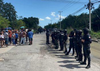 ¡Tensión en Cancún! Desalojo masivo en la Supermanzana 214 por invasión de terrenos