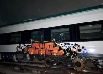 Polémica en redes: Difunden imagen de vagón del Tren Maya grafiteado en Cancún