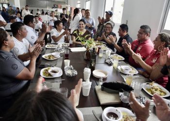 Estefanía Mercado se compromete a mejorar las condiciones laborales de empleados municipales