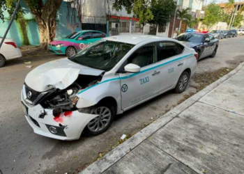 ¡Increíble! Taxista provoca accidente al quedarse dormida al volante en Playa del Carmen