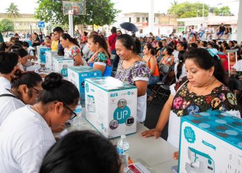 Benefician a mujeres solidarenses con máquinas de coser del programa estatal “Faro del Bienestar”