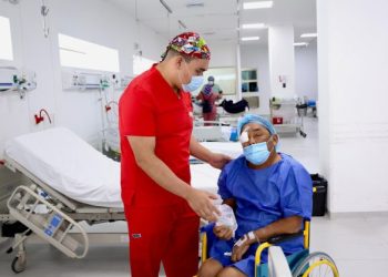 A mitad de la jornada de cirugías de cataratas cerca de 200 quintanarroenses han recuperado su visión