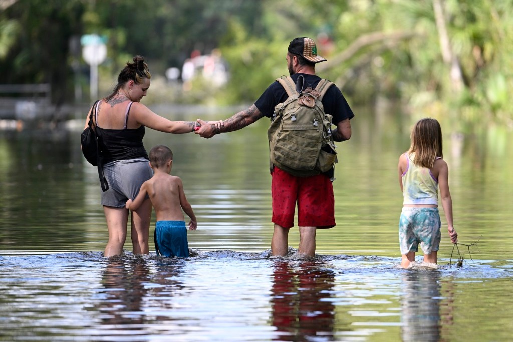 Aspecto de las inundaciones que dejó en Florida el huracán Helene. Ahora se preparan ante el posible impacto de Milton (Foto de AP)