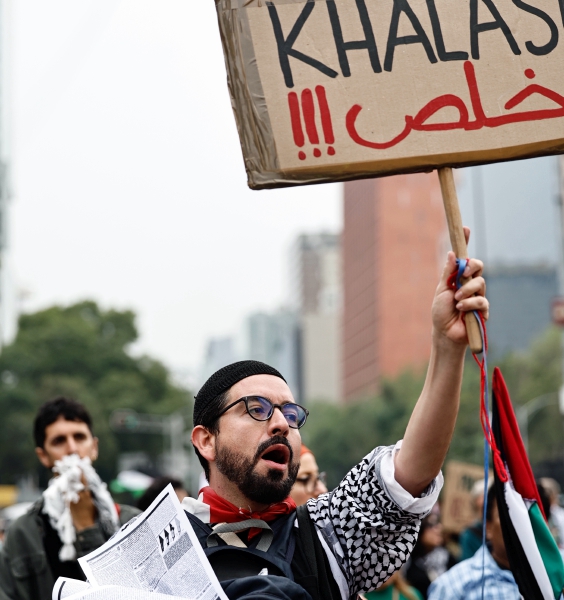 Manifestante a favor de Palestina, ayer en CDMX