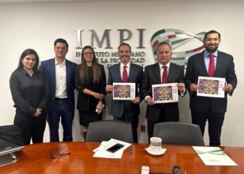 Apoya la Consejería Jurídica del Poder Ejecutivo a maestras bordadoras de X-Pichil, para constituir legalmente sus cooperativas, así como en el registro de marcas colectivas