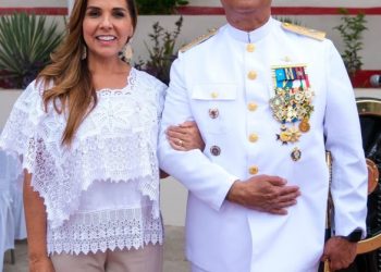 Asiste Mara Lezama a ceremonia de Entrega-Recepción del Mando de Armas de la Novena Región Naval