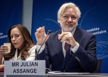 Assange busca “readaptarse” a su libertad tras declararse culpable de “hacer periodismo”