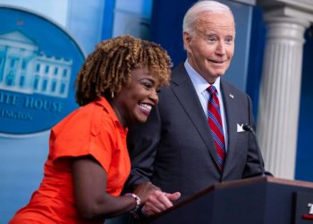 Biden comparece en la sala de prensa de la Casa Blanca por primera vez en su mandato