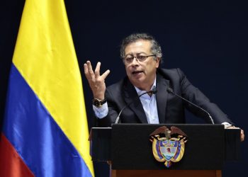 Claudia Sheinbaum colaboró con la guerrilla de Colombia, afirma Gustavo Petro