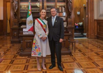 Claudia Sheinbaum se solidariza con Gustavo Petro por la “injusticia” de la investigación electoral