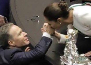 Confirma Claudia Sheinbaum que besó la mano del senador Manuel Velasco