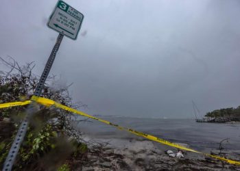 Cónsul Juan Sabines pide a mexicanos en Florida que vayan a refugios por impacto de “Milton”