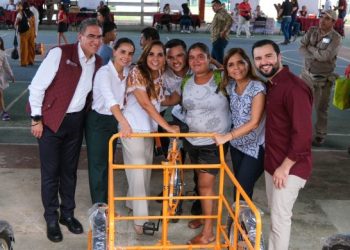 De manera directa, Mara Lezama entrega 180 apoyos del bienestar a familias vulnerables de Cancún