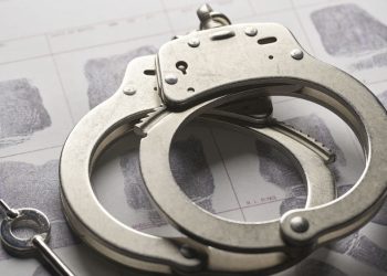 Detienen a sujeto por atacar con ácido a una joven en Londres