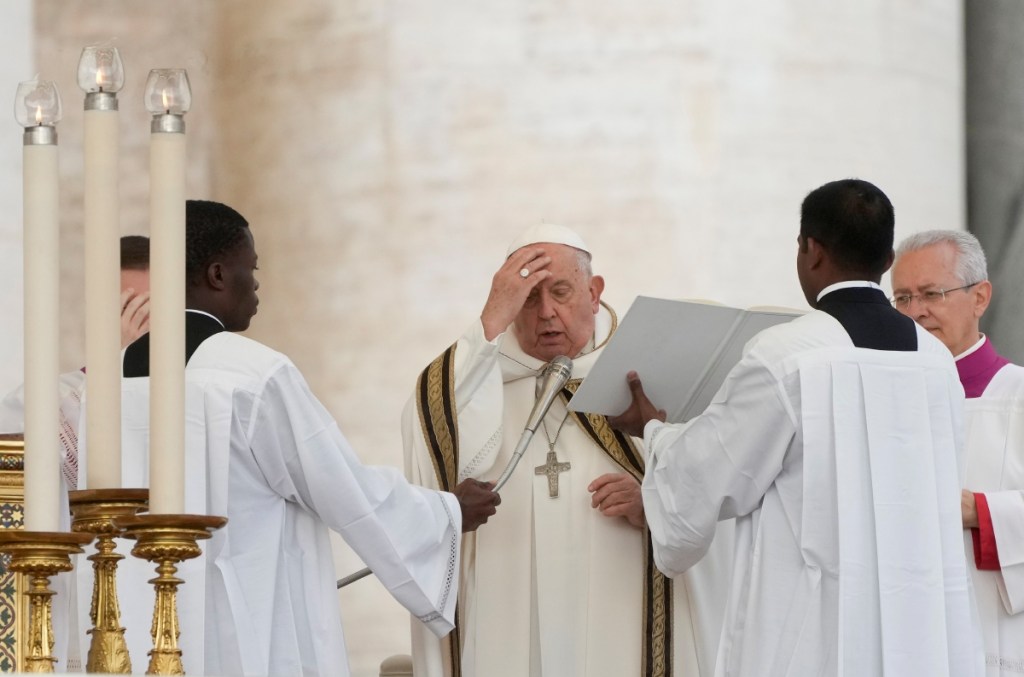 El papa Francisco en la misa de apertura de la 2a. sesión de la Asamblea General del Sínodo de Obispos