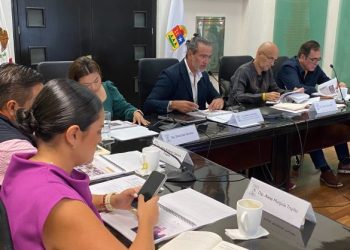Diputadas y diputados de la Comisión de Desarrollo Urbano Sustentable y Asuntos Metropolitanos de la XVIII Legislatura del Congreso de Quintana Roo reconocen el trabajo de la SEDETUS
