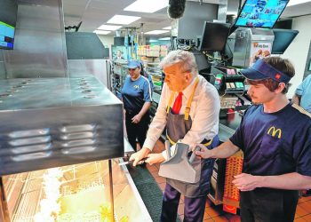 Donald Trump visita un restaurante de comida rápida