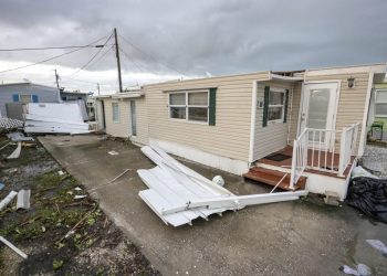 El huracán Milton arrasa Florida y deja al menos 4 muertos