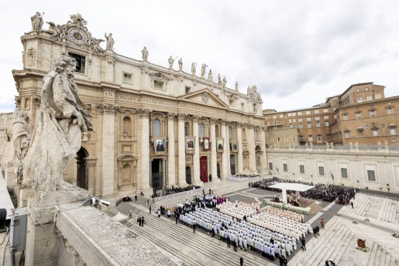 Misa de canonización de  14 nuevos santos