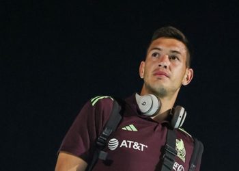 “Es difícil asimilar jugar contra un club”: César Montes sobre el juego ante el Valencia