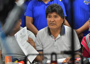 Evo Morales dice que no estaba armado durante “ataque” en su contra, tras afirmar que sí disparó