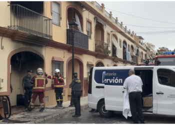 Familia muere tras explosión de celular que estaba cargando