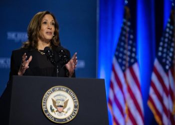 Harris supera a Trump en intención de voto latino, pero la ventaja demócrata se reduce