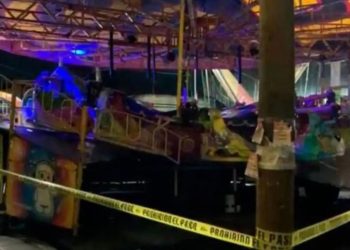 Hombre muere tras caer de juego mecánico en feria de Ciudad de México
