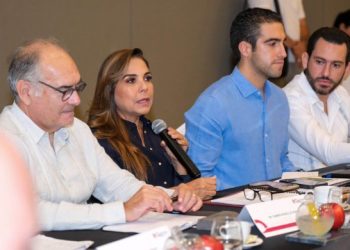 Hoteleros reconocen capacidad de gestión y compromiso de Mara Lezama para el Corredor Turístico Cancún-Costa Mujeres ante Claudia Sheinbaum, primera mujer presidenta de México