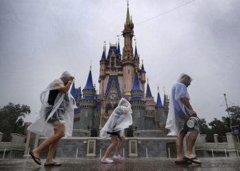 Huracán Milton: Cierran los parques de Disney y Universal en Florida