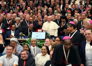 Iglesia católica se compromete a buscar más responsabilidad para mujeres y prevenir abusos
