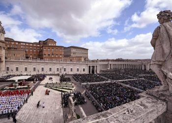 Iglesia debe agilizar las dimisiones por abuso e informar más, según informe vaticano