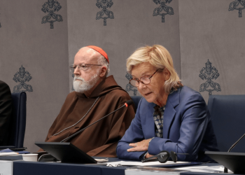 Iglesia debe ser transparente en casos de abuso: informe del Vaticano