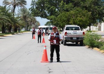 IMOVEQROO cancelará licencia de conducir a chofer de combi que arrolló a motociclistas en Cancún