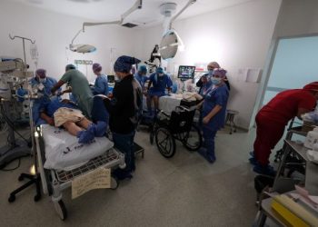 Impulsa Mara Lezama jornada humanista de cirugía de cataratas gratuitas con experimentados médicos suizos, porque la salud de las personas sí importa