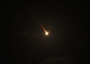 Irán lanza misiles balísticos contra Israel