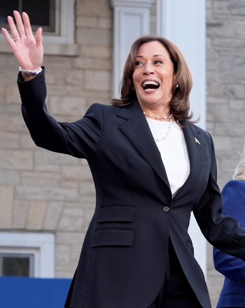 La vicepresidenta Kamala Harris llega a un acto de campaña en la Universidad de Ripon, Wisconsin, realizado el jueves pasado