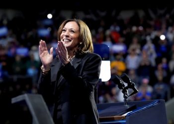 Latinos con Kamala: Amplia ventaja para la demócrata en 7 estados clave