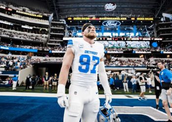 Lions confirman que Aidan Hutchinson se perderá la campaña por fractura de tibia y peroné