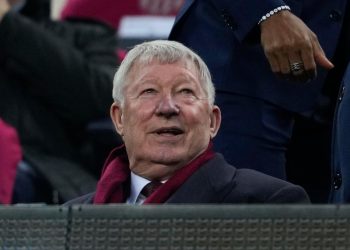 Manchester United dejará de pagar sueldo de embajador del club a Alex Ferguson
