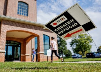 Más de 30,000 refugiados en Florida por el paso del huracán Milton