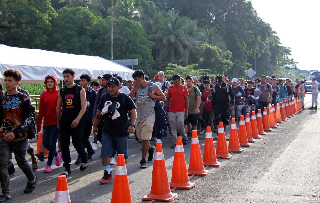 La nueva salida masiva de migrantes ocurre cuatro días después de que el Ejército mexicano reveló que el pasado martes, día de la toma de poder de Claudia Sheinbaum, militares mataron a 6 migrantes