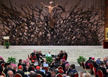 Miembros del Sínodo piden escuchar a excluidos de la Iglesia, como a la comunidad LGBTIQ+