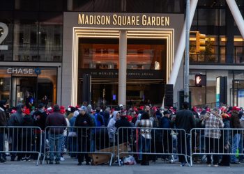 Miles de simpatizantes de Donald Trump se congregan en el centro de Nueva York
