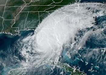 ‘Milton’ se degrada a huracán categoría 3 mientras se aproxima a Florida