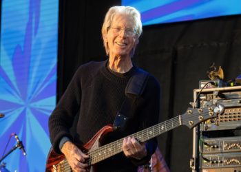 Muere Phil Lesh, fundador de Grateful Dead, a los 84 años