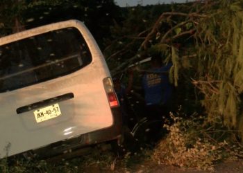 Mujer salta de auto en movimiento con su hija de cinco años, en Jalisco