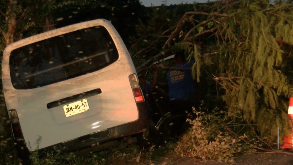 Mujer se arroja de auto en movimiento tras una pelea con su pareja; su hija de cinco años cae con ella y pierde la vida, en Jalisco