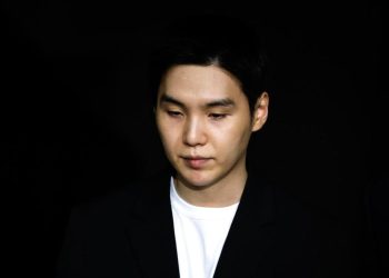 Multan a Suga de BTS por conducir ebrio un ‘scooter’ eléctrico