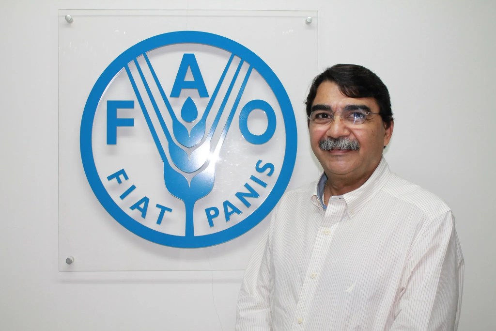 Alejandro Flores Nava, ex rector de una universidad yucateca y Oficial Principal de Pescane en FAO, es nombrado director de Conapesca